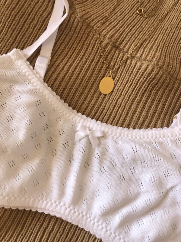 IMG_9638 Brassière Douceur Automnale détails tissu coton pointelle blanc et nœud satin